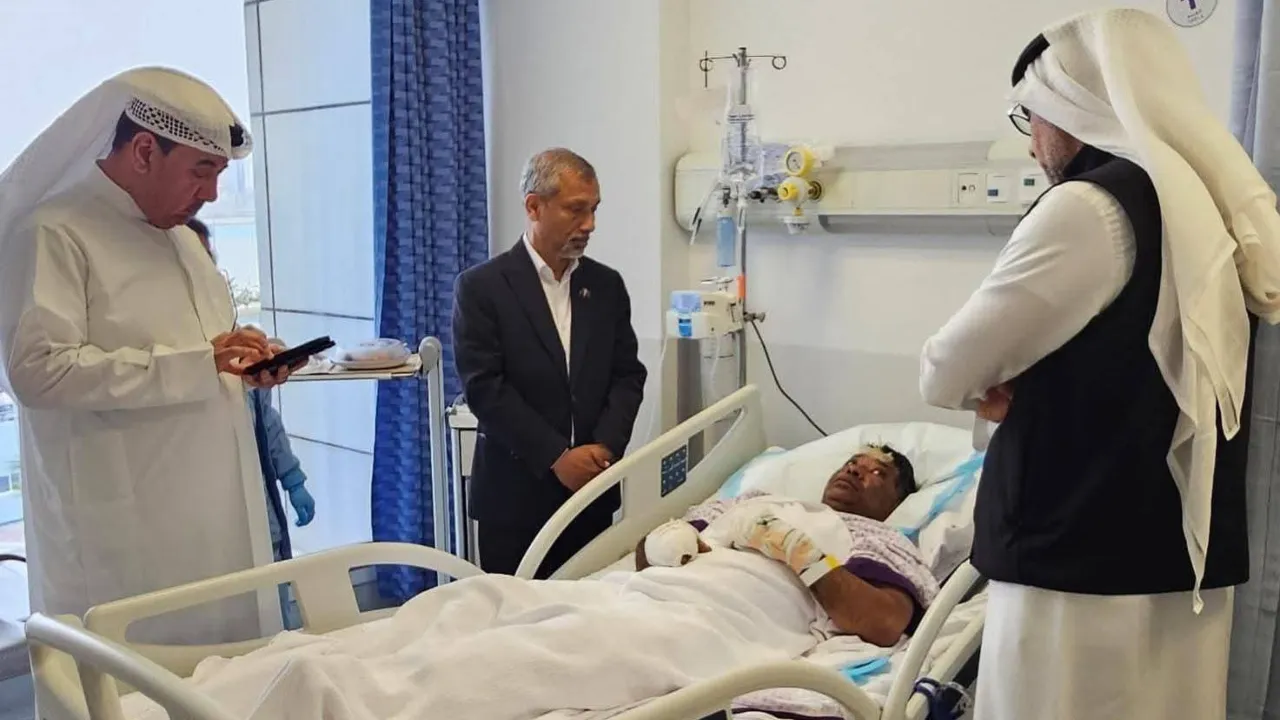 বাহরাইনে হামলায় আহত দুই বাংলাদেশিকে হাসপাতালে দেখতে গেলেন রাষ্ট্রদূত