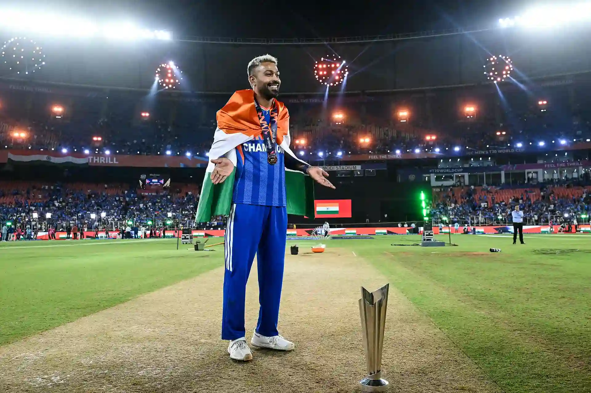 জাতীয় পতাকা অবমাননার অভিযোগ হার্দিকের বিরুদ্ধে
