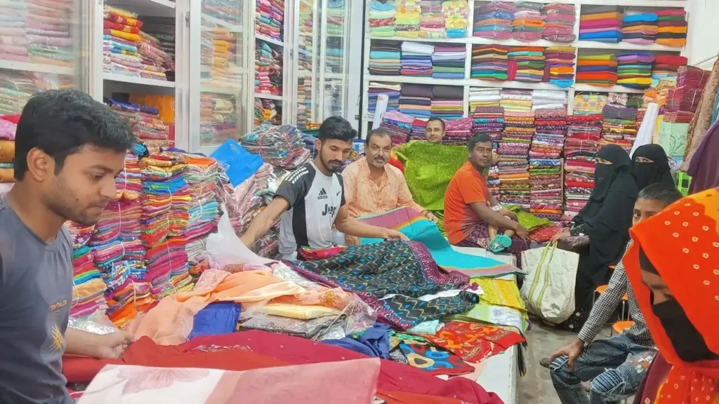 ইসলামপুর পাইকারি মার্কেট: ঢাকার সবচেয়ে বড় কাপড়ের হাবের সম্পূর্ণ গাইড