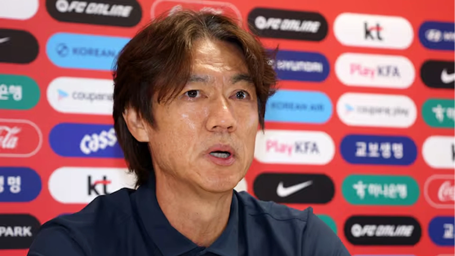 বিশ্বকাপ ব্যর্থতার দায় নিয়ে পদত্যাগ, দক্ষিণ কোরিয়ার কোচ হং মিউং বো সরে দাঁড়ালেন
