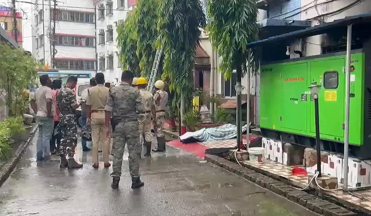 তারাপীঠের হোটেলে ভয়াবহ আগুন, ৫ পুণ্যার্থীর মৃত্যুর আশঙ্কা