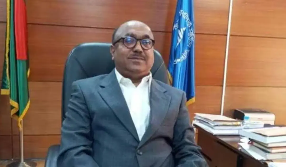 পিএসসি চেয়ারম্যান পদ ছাড়ছেন অধ্যাপক মোবাশ্বের মোনেম