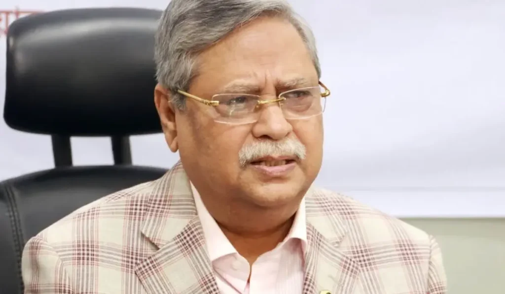 সাবেক রাষ্ট্রপতি চুপ্পু পা অবশ, চলাফেরায় ভোগান্তি